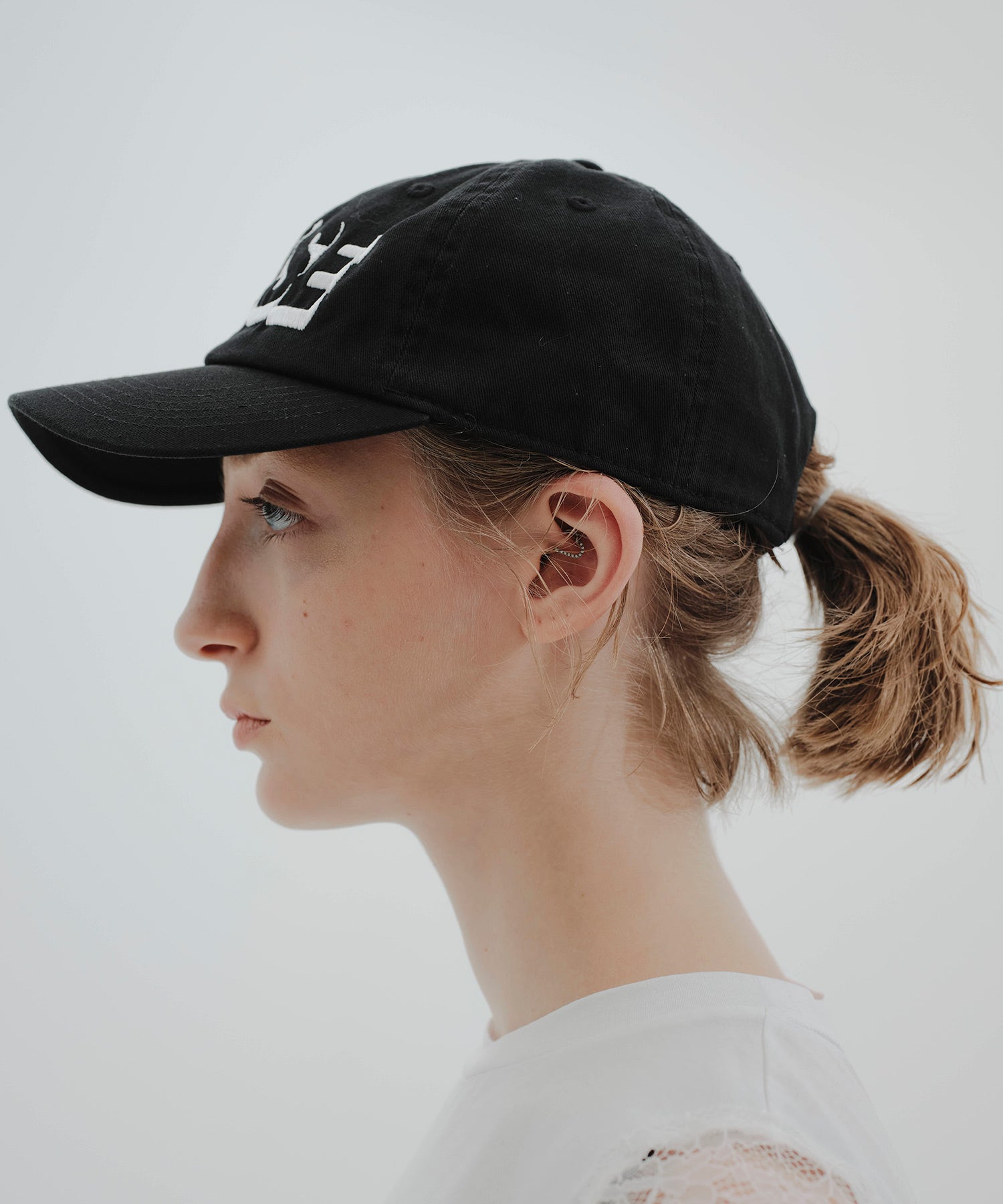 シャドウロゴ刺繍CAP*ブラック*＜NM-UCAP03＞ | NOISE MAKER ノイズ