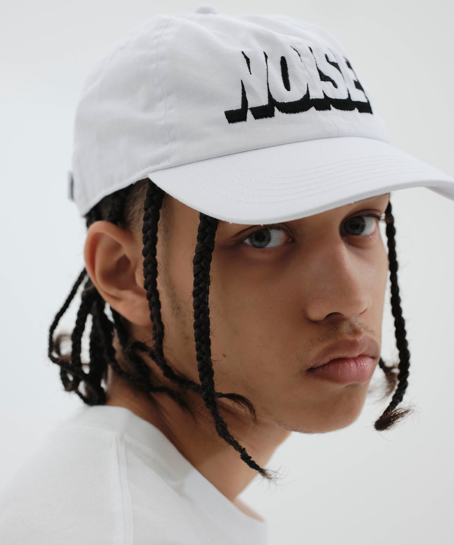 シャドウロゴ刺繍CAP*ホワイト*＜NM-UCAP03＞ | NOISE MAKER ノイズ